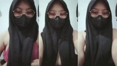 Bokep Indo Viral - Bokeh Xxx Viral -- Hijab Kacamata Mulai Beraksi Pamer Toket - Bokephd