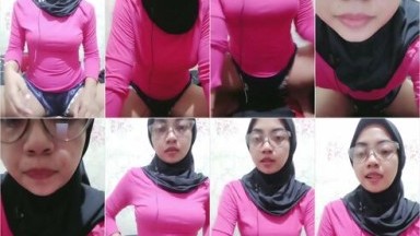 Bokep si jilbab kacamata baju pink super hot