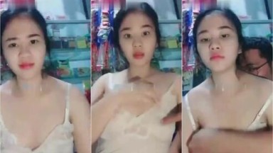 Bokep Indo Terbaru Indo Penjaga Warung Cantik Digrepe Pelanggan - Bokepcuy