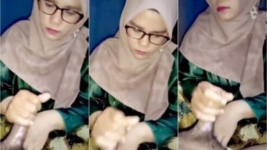 Bokep Indo Jilbab Stw Ngocok Mukanya Kok Gitu - Bebasindo