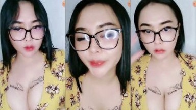 Leila Cakep Berkacamata Nyepong Jilat Otong Pacar Baru Nih - Avtub Simontok